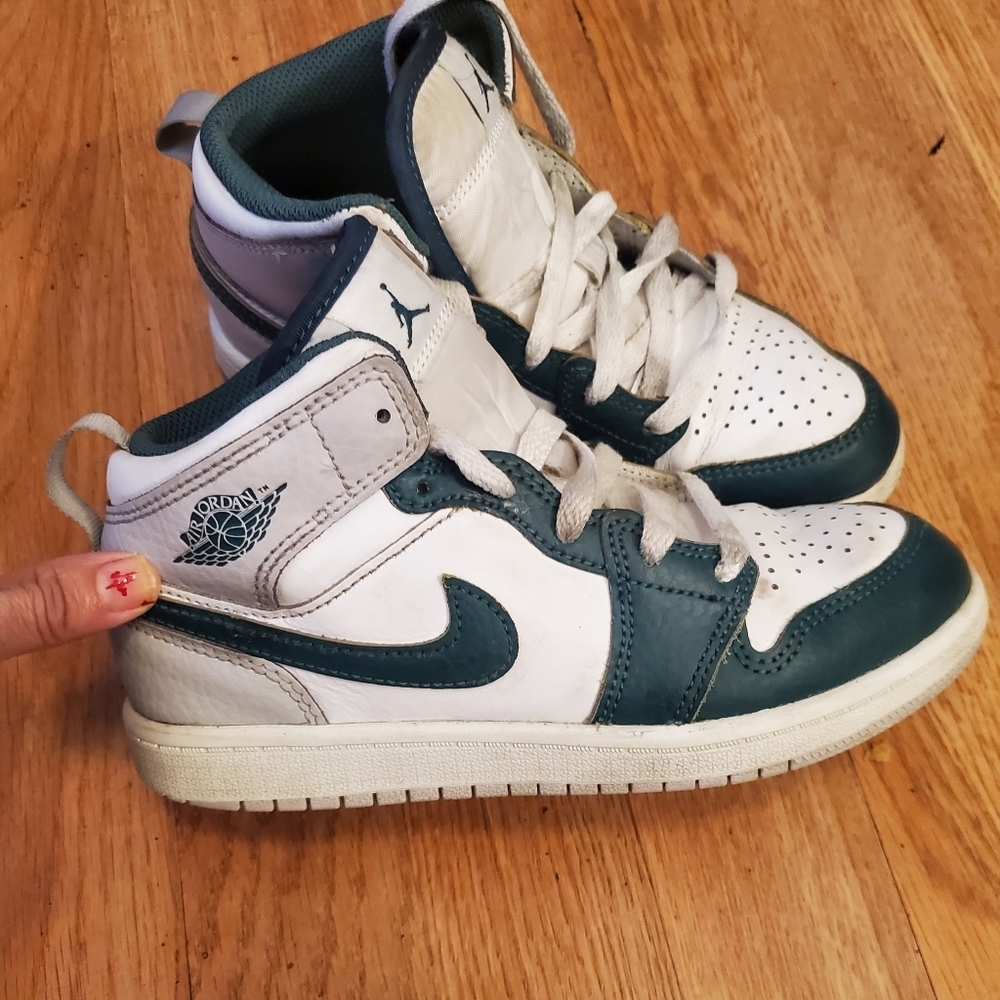 Nike Air Jordan Hightop Green White Sneakers,size 2Y - Picture 3 of 8